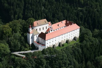 Castle Festenburg_airview_Eastern Styria | © Burg Festenburg