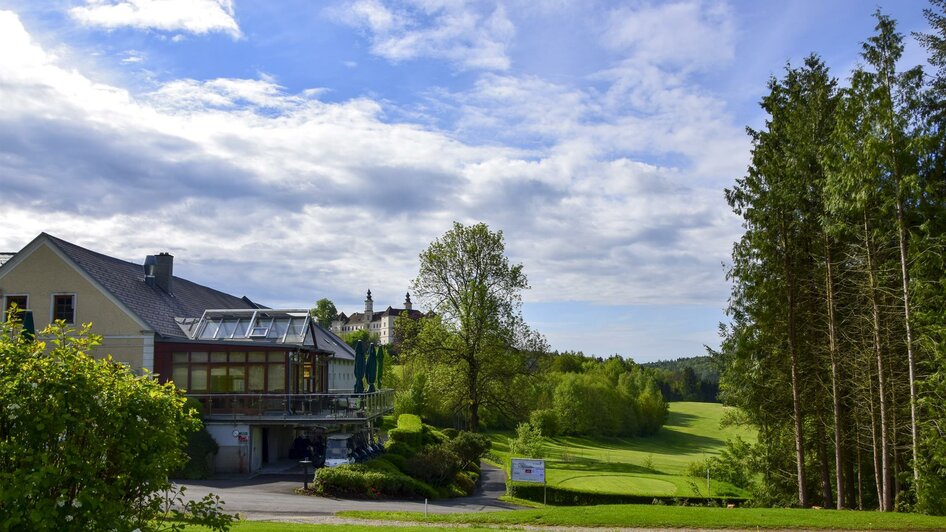 Golfplatz mit Golfrestaurant | © Golfclub Gut Freiberg